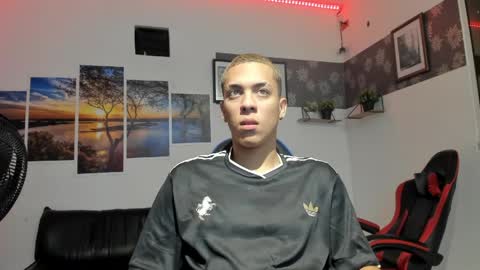 noah_flynn1 online show from March 2, 9:49 am