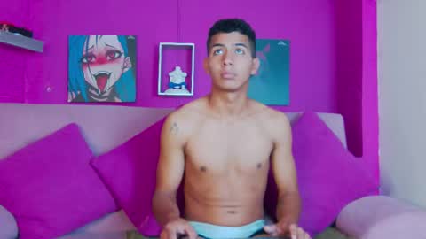 Snapshot of noah_greenhart chatting on December 22, 12:57 pm Noah online show from December 22, 12:57 pm