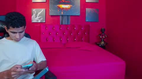 Snapshot of noah_greenhart chatting on January 11, 3:06 pm Noah online show from January 11, 3:06 pm