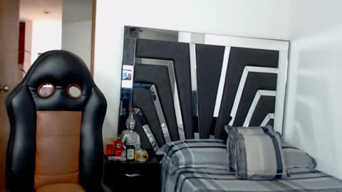 Noah Harris01 online show from February 21, 6:15 pm