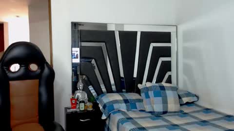 Noah Harris01 online show from December 17, 12:55 pm