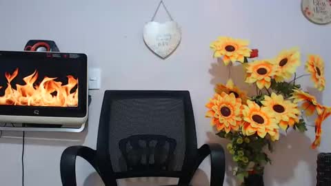 Snapshot of noah_miller7 chatting on January 12, 10:33 pm Noah Millers online show from January 12, 10:33 pm