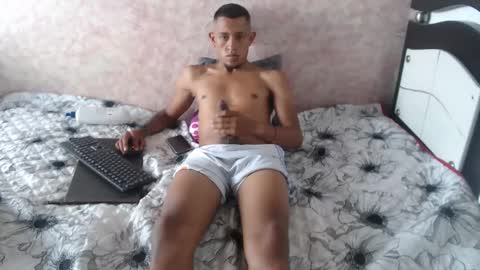 Snapshot of noah_roberts_ chatting on January 19, 3:53 pm Noah online show from January 19, 3:53 pm