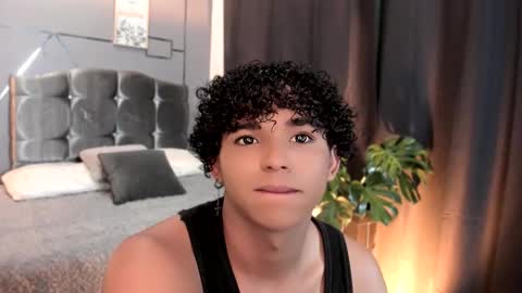 noah_smith04 online show from November 19, 12:27 pm