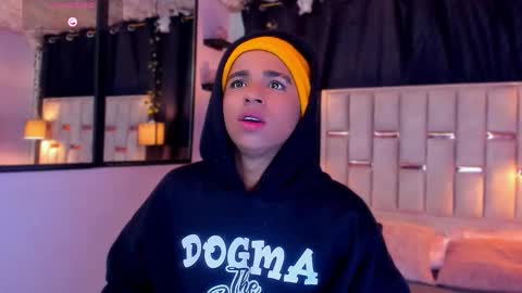 noah_smith04 online show from November 24, 3:12 pm