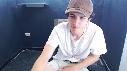 noah_sokolov online show from November 25, 7:47 pm