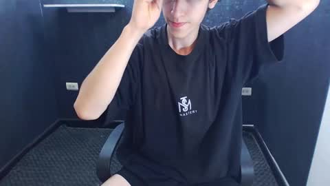 noah_sokolov online show from December 4, 6:49 pm