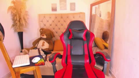 N O AH - S T H O  N E online show from February 14, 4:42 am