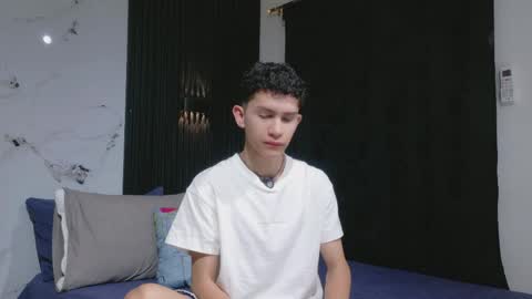 noah tyler  online show from May 24, 12:15 am