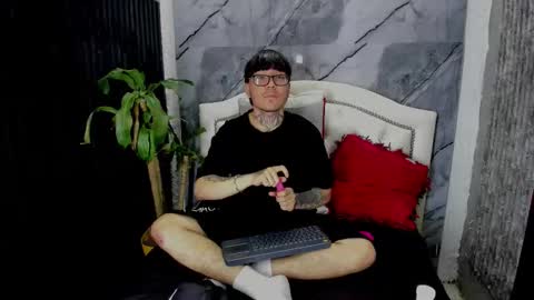 Snapshot of noah_west18 chatting on December 17, 7:42 pm NOAH online show from December 17, 7:42 pm