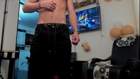 LIAM- noah online show from December 12, 12:22 pm