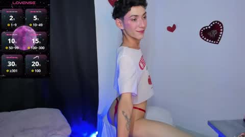 Snapshot of noahfox_12 chatting on June 10, 12:55 am Noah fox online show from June 10, 12:55 am