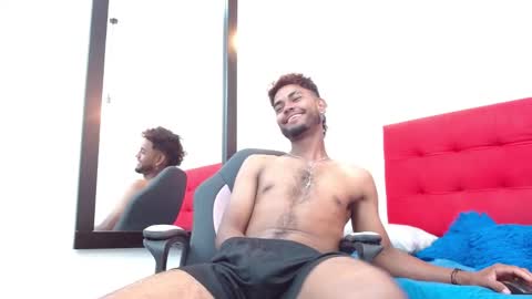 Snapshot of noahsmith26 chatting on January 7, 11:23 am online show from January 7, 11:23 am