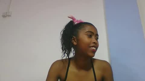 Snapshot of noelina chatting on February 25, 5:28 am noelina online show from February 25, 5:28 am