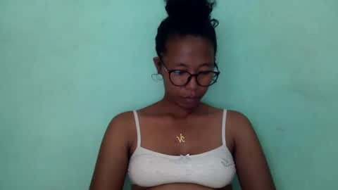 Snapshot of noellah chatting on March 6, 12:52 pm noellah online show from March 6, 12:52 pm