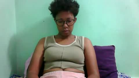 Snapshot of noellah chatting on October 21, 4:57 am noellah online show from October 21, 4:57 am