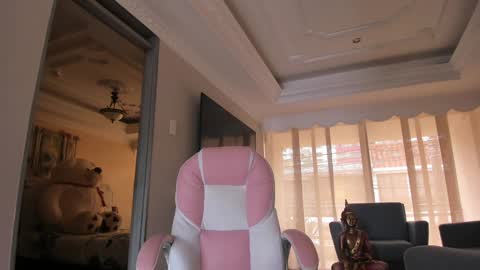  In instagram dayhannanoemi online show from February 6, 3:15 pm