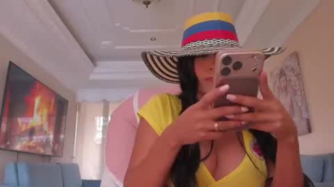  In instagram dayhannanoemi online show from June 17, 3:35 pm