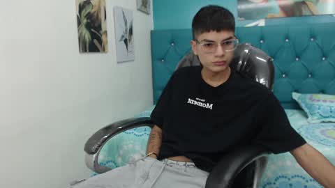 Snapshot of noha_scott chatting on December 3, 10:40 pm Noha Scott online show from December 3, 10:40 pm