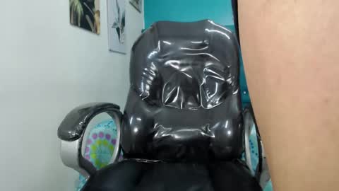 Snapshot of noha_scott chatting on February 12, 1:41 am Noha Scott online show from February 12, 1:41 am