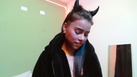 Noha Thomson online show from December 15, 1:46 am