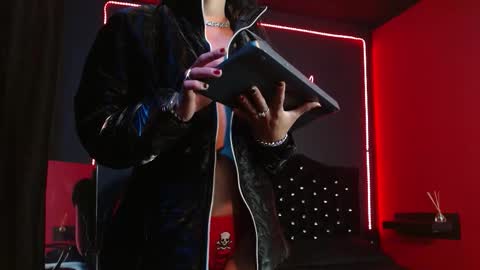 Noha Thomson online show from October 28, 8:33 pm