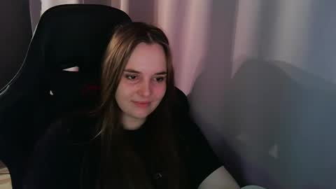 noir_ember_ online show from September 22, 11:12 am