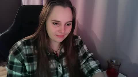 noir_ember_ online show from October 11, 11:09 am