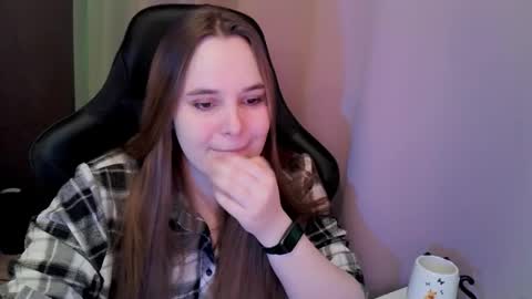 noir_ember_ online show from November 22, 11:09 am