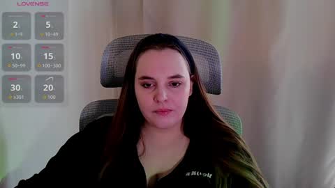 noir_ember_ online show from June 12, 8:24 am