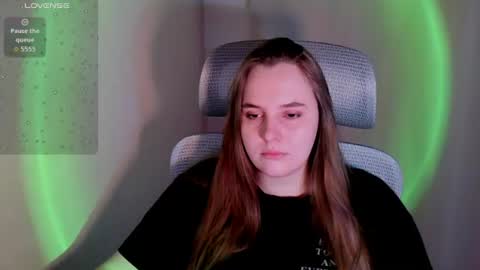 noir_ember_ online show from June 16, 5:04 pm