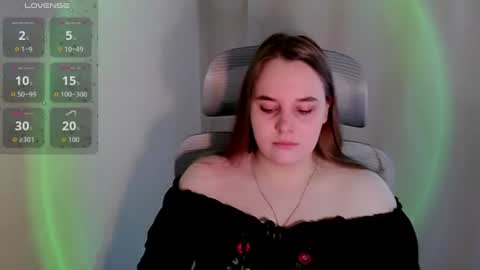 noir_ember_ online show from June 19, 9:46 am
