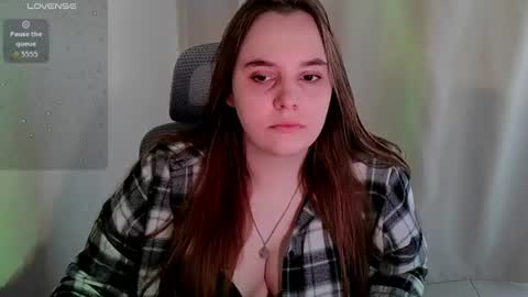 noir_ember_ online show from July 8, 8:52 am