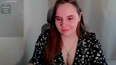 noir_ember_ online show from July 26, 10:00 am