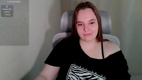 noir_ember_ online show from July 28, 4:50 pm