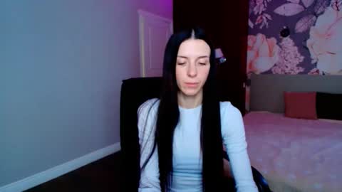 NoirDiva online show from April 9, 12:21 pm