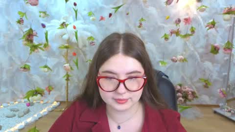 noirwhisper online show from April 5, 6:16 pm