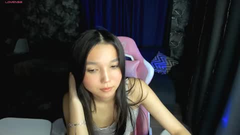 nomi online show from April 18, 7:58 pm