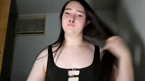 Snapshot of nonbinarybeauty20 chatting on February 4, 2:50 am nonbinarybeauty20 online show from February 4, 2:50 am