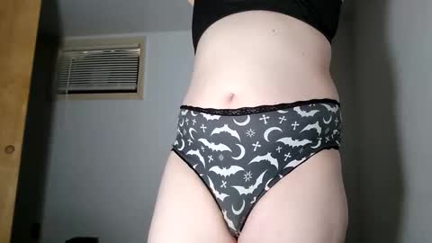 Snapshot of nonbinarybeauty20 chatting on February 7, 8:01 pm nonbinarybeauty20 online show from February 7, 8:01 pm