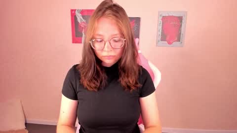 Snapshot of noora_moore chatting on September 15, 12:21 am NOORA online show from September 15, 12:21 am