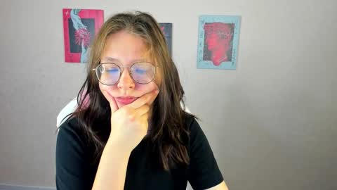 Snapshot of noora_moore chatting on September 22, 12:01 am NOORA online show from September 22, 12:01 am