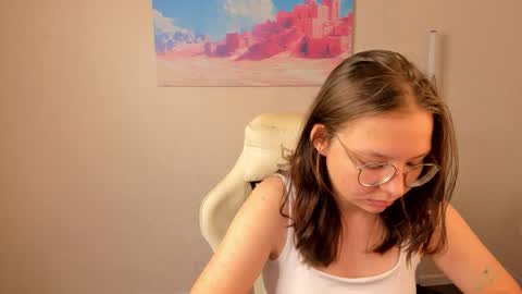 Snapshot of noora_moore chatting on September 24, 12:14 am NOORA online show from September 24, 12:14 am