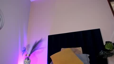 Nora Da Silva online show from November 22, 1:15 am