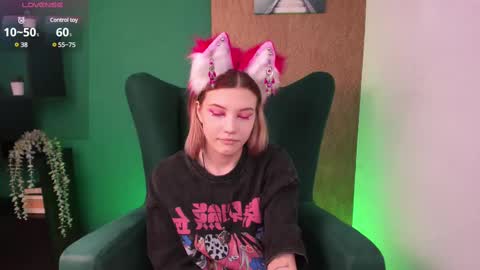 Snapshot of nora_lis chatting on March 8, 3:35 pm Nora Cutie u online show from March 8, 3:35 pm