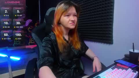 Snapshot of nora_lovvv chatting on October 4, 11:08 am Nora online show from October 4, 11:08 am