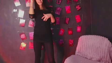 Snapshot of nora_n chatting on December 22, 12:29 am Nora online show from December 22, 12:29 am