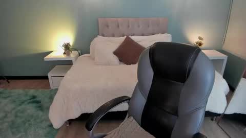 Snapshot of nora_vennucci chatting on February 12, 7:09 pm Nora online show from February 12, 7:09 pm