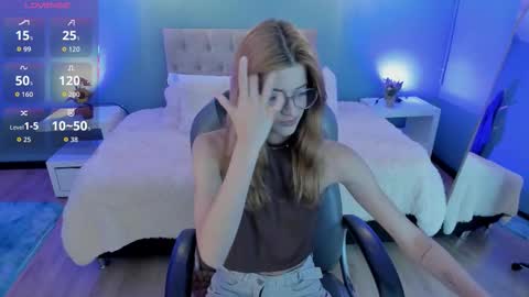 Snapshot of nora_vennucci chatting on March 3, 8:04 pm Nora online show from March 3, 8:04 pm