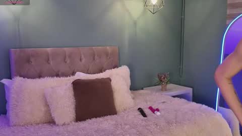 Snapshot of nora_vennucci chatting on March 18, 8:23 pm Nora online show from March 18, 8:23 pm